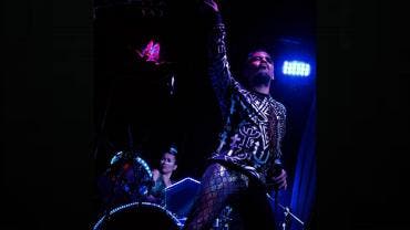 Abominablez: Celebra la vida, no la muerte en show por Zette.