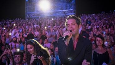 Mika colma de ritmo, luces de colores y buenas vibraciones su show en España