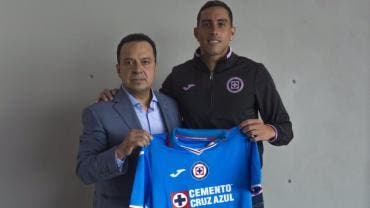 Cruz Azul hace oficial el fichaje del defensa Ramiro Funes Mori