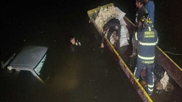 Pick up hundida en el canal de Caltongo