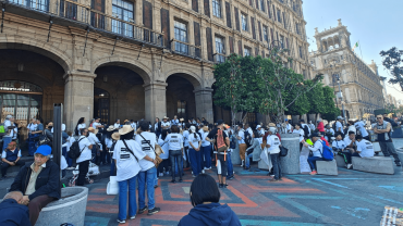 Locatarios protestan en Zócalo