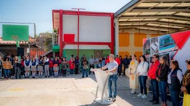 David Sánchez Isidoro entrega arcotechos