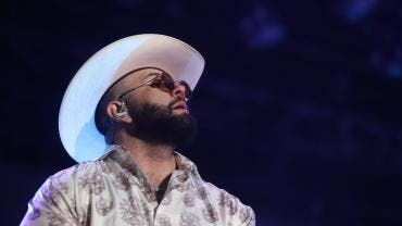 Cantante Carin León 