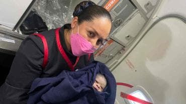 Bebé a bordo: mujer da a luz en un avión de Aeroméxico