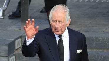 Carlos III retoma sus actividades públicas tras su tratamiento contra el cáncer