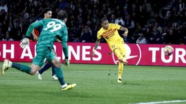 Raphinha anota doblete para el Barcelona contra el PSG