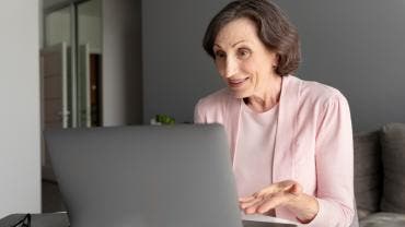 alumna-senior-online