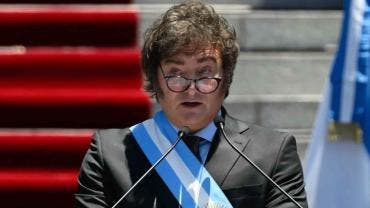 Denuncian a Javier Milei por usar fondos públicos para viajes no oficiales 