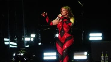 Tecate Emblema Nelly Furtado cuerpo