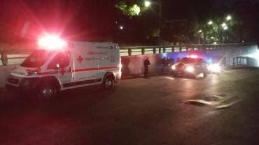 ciclista bajo puente Circuito Interior Reforma