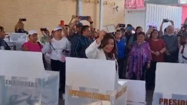 Clara Brugada vota San Miguel Teotongo