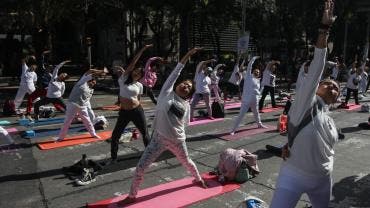 mega clase yoga Paseo Reforma