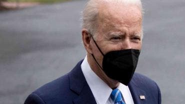 Biden sigue experimentando ‘síntomas leves’ por Covid-19, según su médico