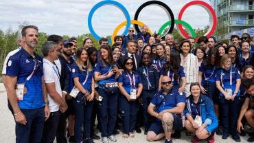 Emmanuel Macron en la Villa Olímpica