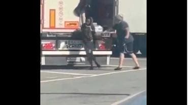 Latigazos contra mujeres migrantes en Italia