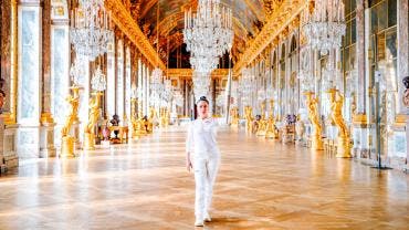 Salma Hayek en el Palacio de Versalles