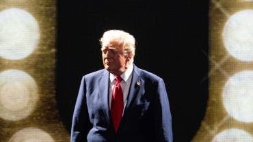 Trump acepta candidatura cabeza muerto