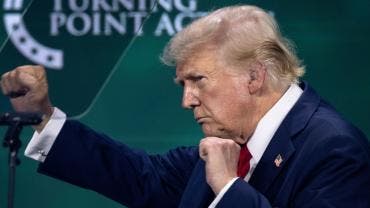 Trump llama a votar a cristianos y portadores de armas de fuego en un mitin en Florida