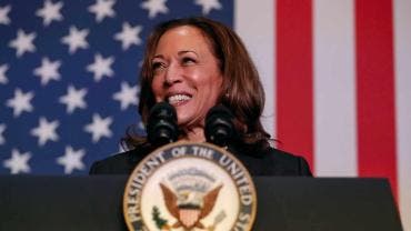 Equipo de Harris acusa a Trump de estar asustado tras pedir cambios en debate 