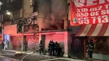 Incendio en bar de Eje Central fue provocado, según vecinos