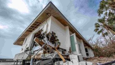 Casi dos millones de usuarios en Florida siguen sin electricidad tras el paso de Milton