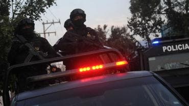 Policías desalojan predio invadido en la colonia San Bartolo Atepehuacán, GAM