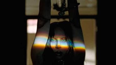 'Pienso mucho en la relación que tengo con mis propios demonios internos', publicó Lady Gaga en Instagram sobre el video de 'Disease'