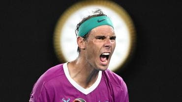 nadal_celebra_tras_imponerse_en_la_final_del_abierto_de_australia_2022_al_ruso_daniil_medvedev