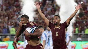 Salomón Rondón anotó el gol del empate contra Argentina