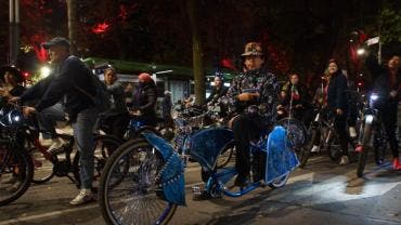 Semovi paseo nocturno Dia de Muertos