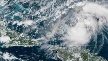 Tormenta tropical “Oscar” se intensifica a huracán categoría 1