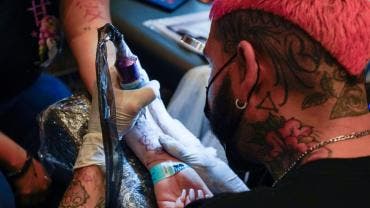 Curso gratuito de tatuajes en Pilares: sedes y requisitos
