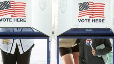 Empiezan a cerrar los centros de votación en Estados Unidos