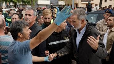 lanzan barro rey Felipe Valencia DANA