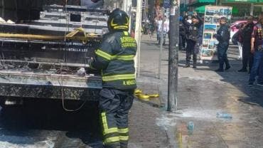 Se incendia camión de sonidero en Calzada de Guadalupe, GAM