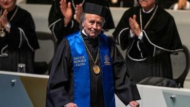 Joan Manuel Serrat se hace camino al andar en Nuevo León con un doctorado honoris causa (EFE)