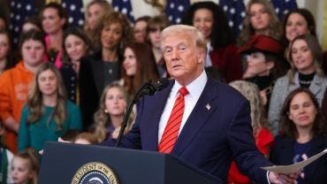 Trump orden ejecutiva deportes femeninos mujeres transgenero