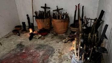 Altar con cráneos en casa de excolaborador de Cuauhtémoc Blanco