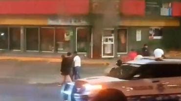 Asesinan a dos policías municipales e incendian tienda de conveniencia en Puebla