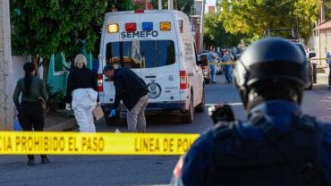 Grupos armados atacan e incendian viviendas en Culiacán; hay un muerto