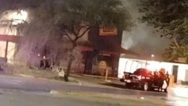 Suman cinco ataques incendiarios contra Pollo Loco en NL ¿Qué está pasando