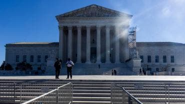 Supremo EU estudia caso fabricantes armas Mexico