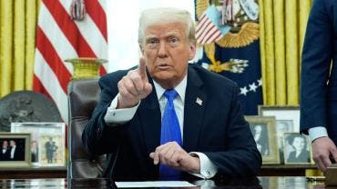 Trump mantiene su intención de imponer aranceles en abril, pero contempla "flexibilidad"