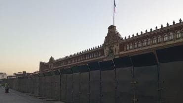 vallas Palacio Nacional proteger mujeres policias Sheinbaum
