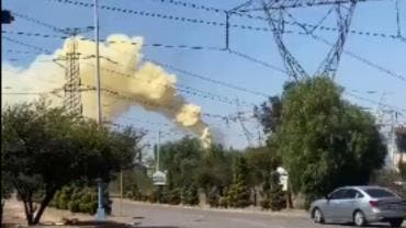 VIDEO | Evacúan a trabajadores tras fuga de químicos en refinería de Tula