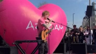 Ed Sheeran presenta su nueva canción ‘Azizam’ con un concierto sorpresa en Londres