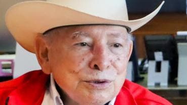 Manuel Cavazos se disculpa comentarios media hermana Cuauhtemoc Blanco