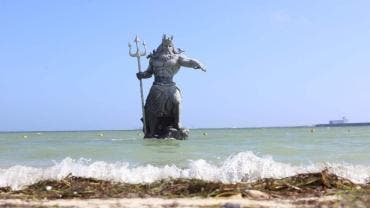 Mujer de la tercera edad se ahoga cerca de la estatua de Poseidón en Yucatán