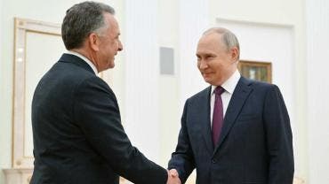 El presidente ruso, Vladímir Putin, se mostró hoy dispuesto a negociar directamente la paz con Ucrania, algo que no ocurre desde marzo de 2022, tras mantener consultas en el Kremlin con el emisario de Estados Unidos, Steve Witkoff. (Foto: EFE)
