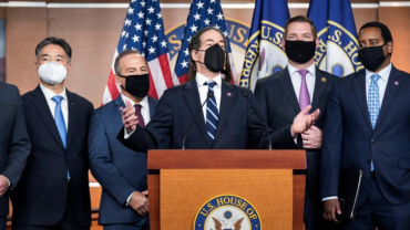 Trump supera su segundo ‘impeachment’ y juega con volver a la política